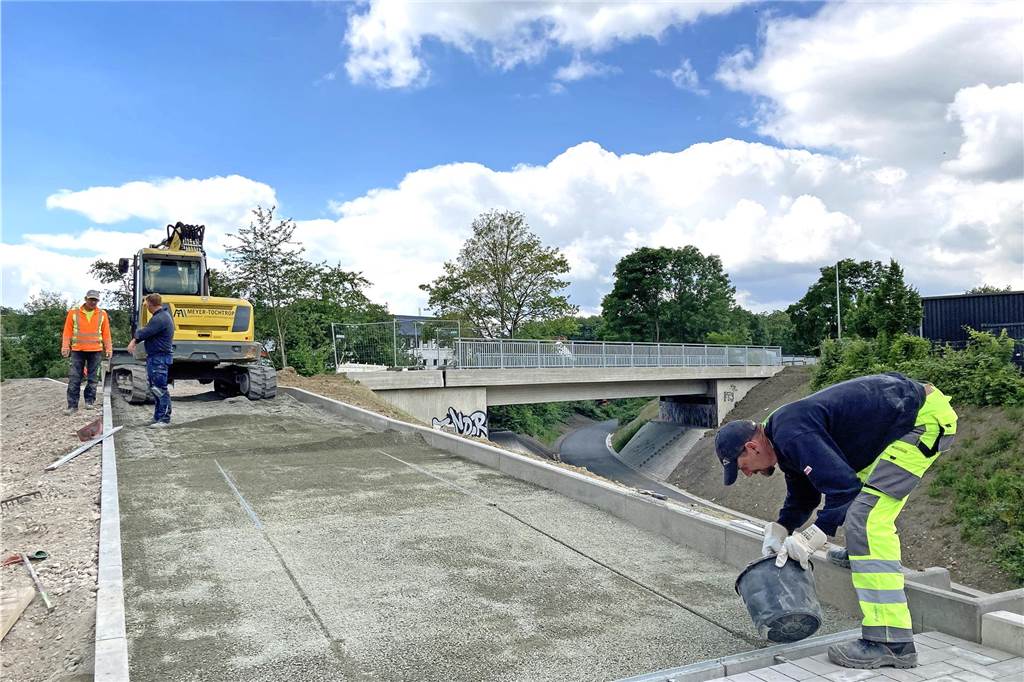 Brückenbaustelle „Am Remberg“: Endlich gibt es Hoffnung Arbeiten am Weg von der Brücke "Am Remberg" zum Radweg.