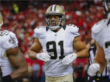 Einziger Deutscher in der NFL: Kasim Edebali von den Denver Broncos. Foto: Erik S. Lesser