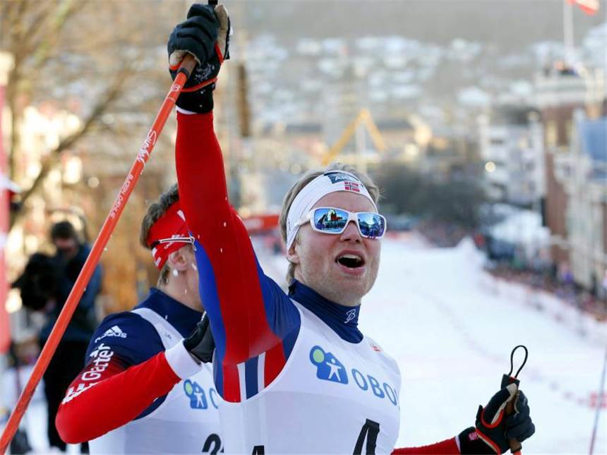 Norweger Falla und Brandsdal gewinnen City-Sprints Eirik Brandsdal feiert den Sieg im Sprint. Foto: Terje Bendiksby