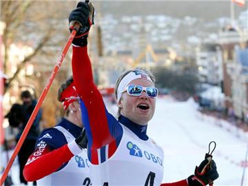 Eirik Brandsdal feiert den Sieg im Sprint. Foto: Terje Bendiksby