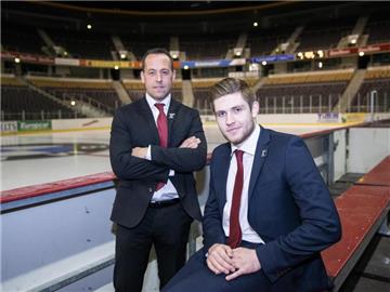 Eishockey-Bundestrainer Marco Sturm setzt große Hoffnungen auf den Einsatz von NHL-Stürmer Leon Draisaitl. Foto: Maja Hitij