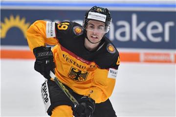 Eishockeyspieler Maximilian Kammerer, hier im Trikot der deutschen Nationalmannschaft . Foto: Peter Kneffel/Archiv