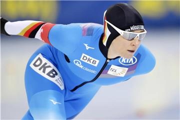 Eisschnellläuferin Claudia Pechstein ist auf Trainersuche. Foto: Sergei Grits/AP