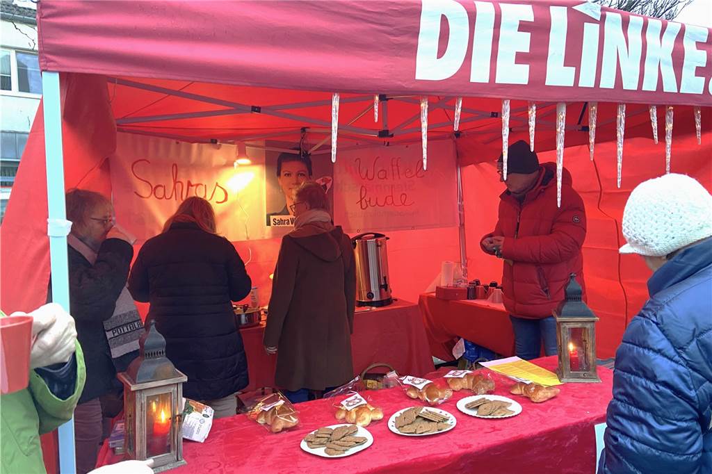 Die Linke bricht auseinander: Ratsfraktion orientiert sich jetzt um Eiszeit bei den Linken: Die Waffelbude sorgte beim Adventsmarkt auf Schwerin schon für Diskussionen und Verwirrung.