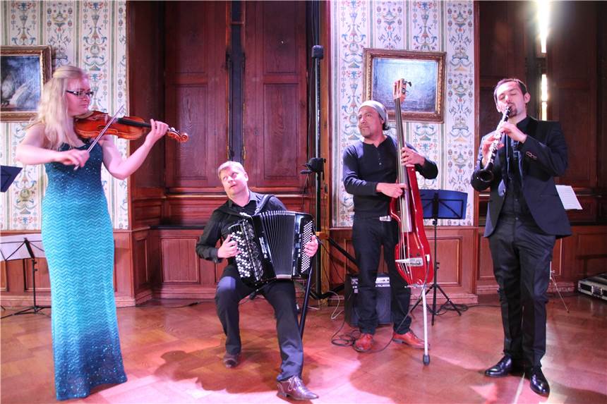Die Rache an Paganini: Ensemble „Cuarteto Repentino“ begeistert mit eigener Handschrift Ekaterina Baranova (v.l.), Drilon Ibrahimi, Erick Paniagua und Ruslan Maximovski begeisterten das Publikum.