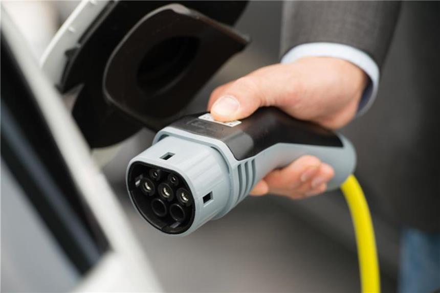 E-Auto im Winter warm halten für mehr Reichweite Elektroautos müssen wegen der Kälte eigentlich häufiger geladen werden. Foto: Sebastian Gollnow/dpa