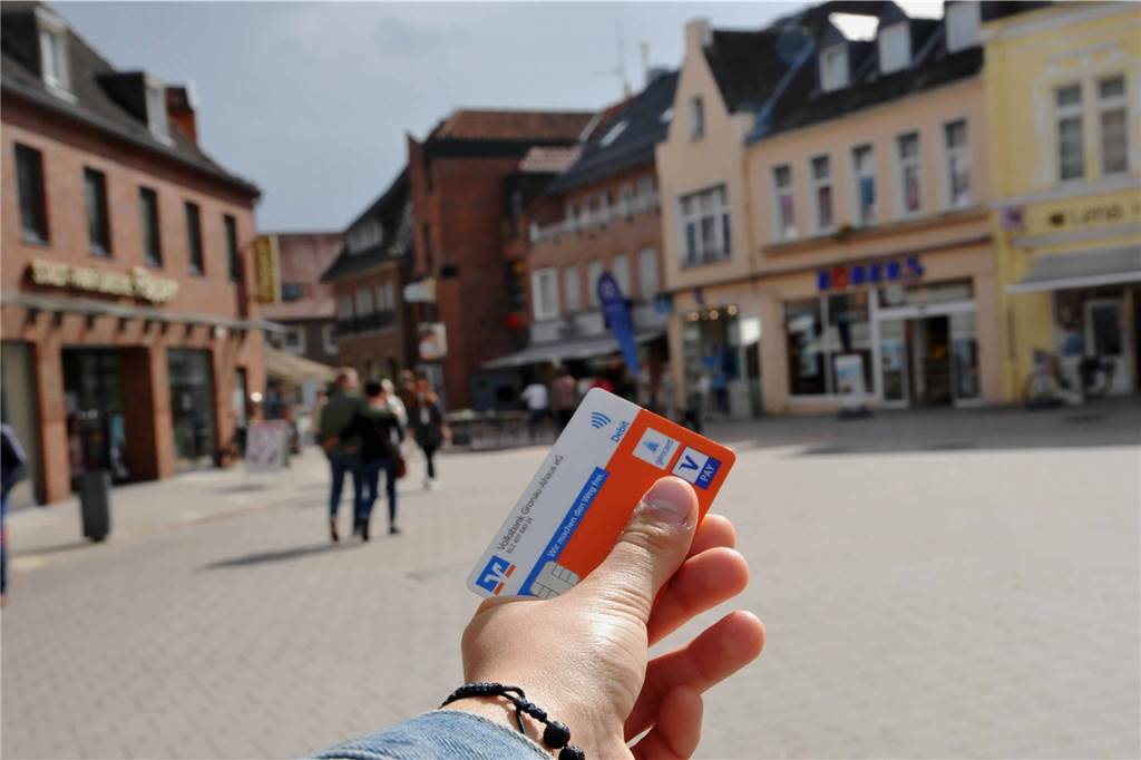 Brötchen kaufen nur mit Karte oder Smartphone? Was Ahauser dazu sagen Elektronisches Zahlen wird immer mehr zur Normalität.