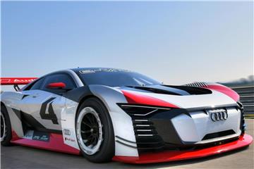 Elektrorenner: Der Audi E-Tron Vision Gran Turismo soll im Rahmen der Formel E als Renntaxi zum Einsatz kommen. Foto: Audi AG
