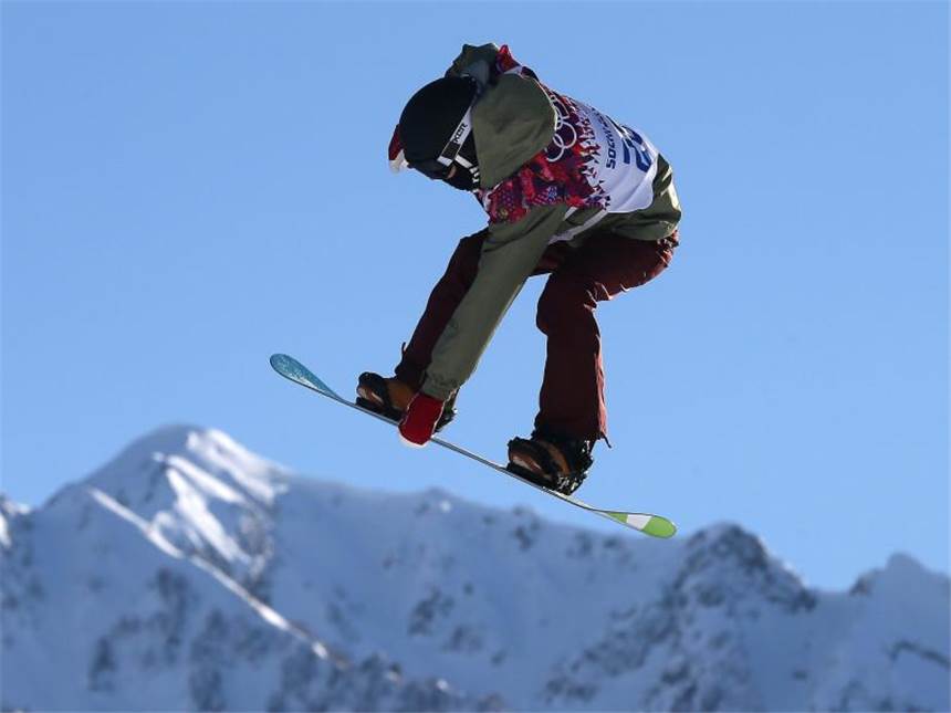 Big-Air-Gold an die Schweiz und Finnland bei WM Elena Könz hat den ersten Big-Air-Wettbewerb der Frauen bei einer WM gewonnen. Foto: Sergey Ilnitsky