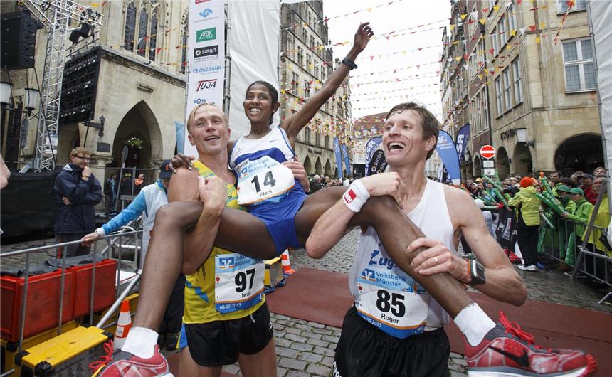 Spitzensport, Samba-Flair und Handwerker-Wertung Eleni Gebrehiwot (M.) stellte im vergangenen Jahr in 2:29,12 Stunden einen neuen Streckenrekord beim Münster-Marathon auf. Ob sie ihren Triumph bei der 13. Auflage am 14. September verteidigen kann, ist noch nicht sicher.