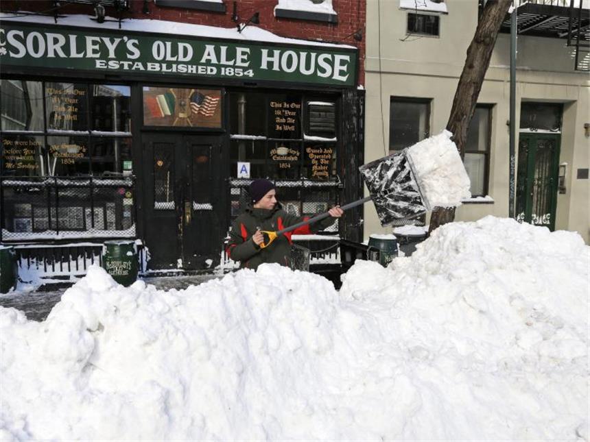 Mehr als ein Dutzend Tote durch Schneesturm an US-Ostküste Elf Bundesstaaten und die Hauptstadt riefen den Notstand aus. Foto: Jason Szenes