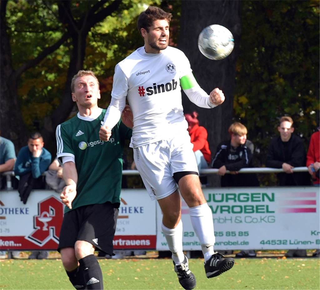 Preußen-Kapitän Tom Meier nennt Gründe für den Wechsel zum VfB Lünen Elf Jahre lief Tom Meier (in Weiß) für die erste Mannschaft des SV Preußen Lünen auf - zuletzt als Kapitän.