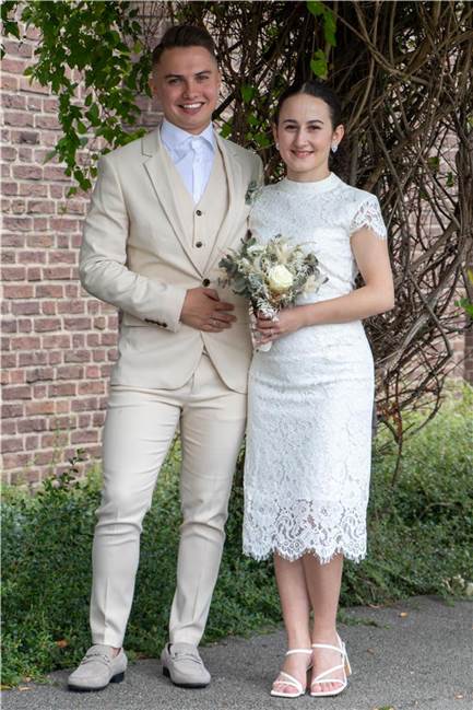 Jugendliebe am Standesamt : Filiz Kaya und Waldemar Schkurichin Elf Jahre nach dem ersten Date wagten Filiz Kaya und Waldemar Schkurichin den Gang zum Standesamt in Castrop-Rauxel.