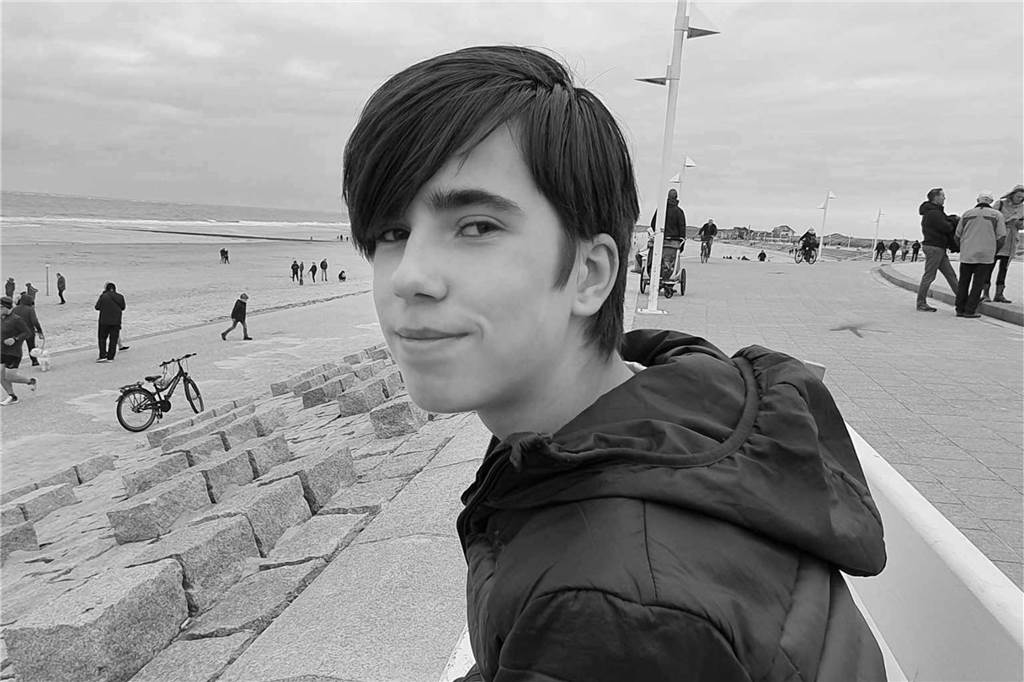 Tödliche TikTok-Challenge: „Jeder Klick zieht tiefer in diese Welt“ Elias wurde nur 15 Jahre alt. Der Olfener starb in Folge einer TikTok-Challenge. Seine Familie trauert.