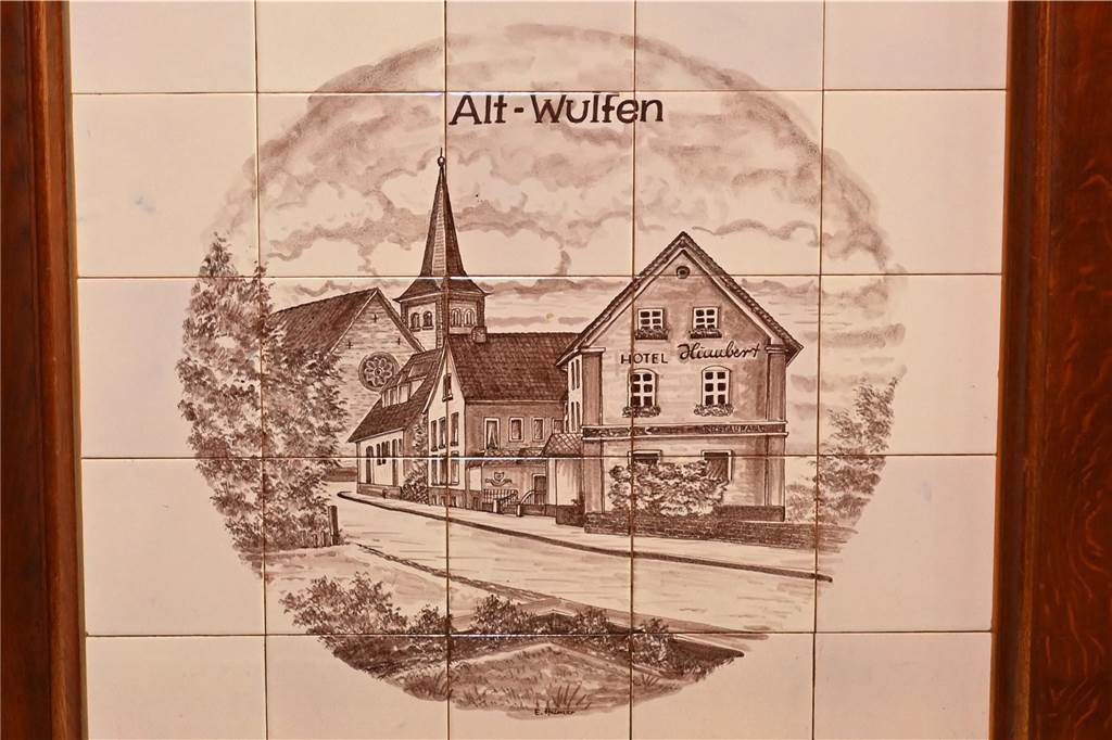Die Humberts bewirten seit 200 Jahren Gäste: Ein Jubiläum ohne Feier Thekenmalerei im Hotel Humbert