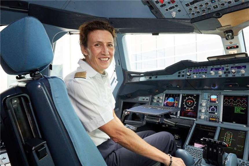 Lufthansa will mehr Frauen in den Cockpits Elke Hieber fliegt als Kapitänin bei der Lufthansa den Airbus A380. Foto: Oliver Rösler/Lufthansa