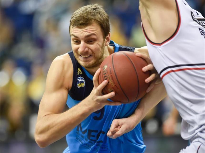 ALBA-Center Kikanovic wechselt zum AS Monaco Elmedin Kikanovic (l) verlässt ALBA Berlin. Foto: Klaus-Dietmar Gabbert