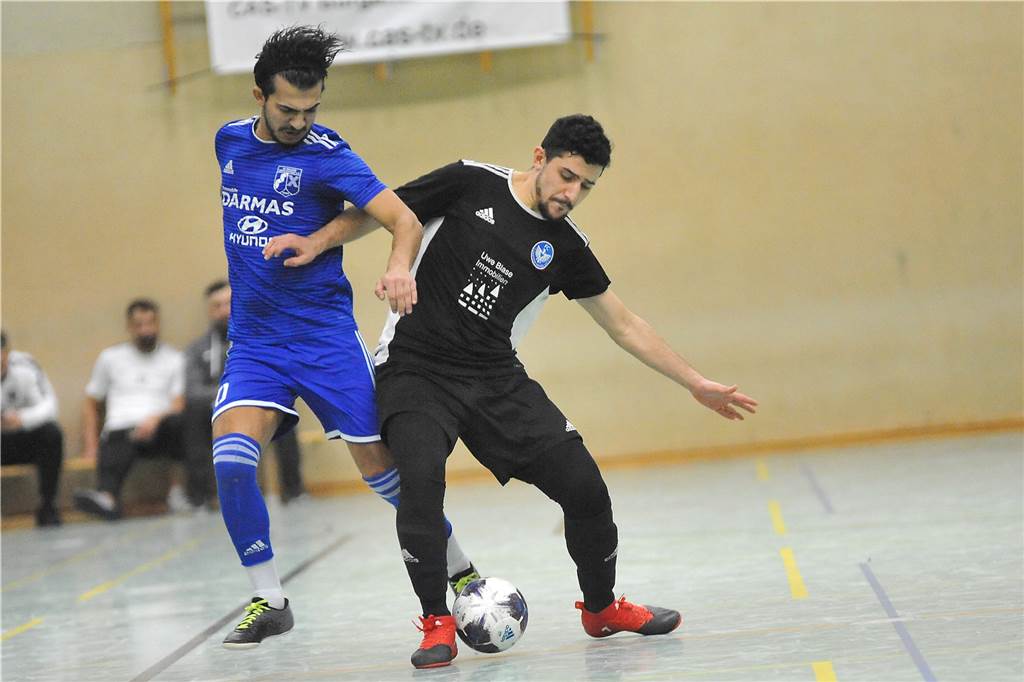 Die Stadtmeisterschafts-Story: So wurde der SV Wacker Obercastrop Hallenstadtmeister Elvis Shala (l) für den SV Wacker im Endspiel gegen den FC Castrop-Rauxel.