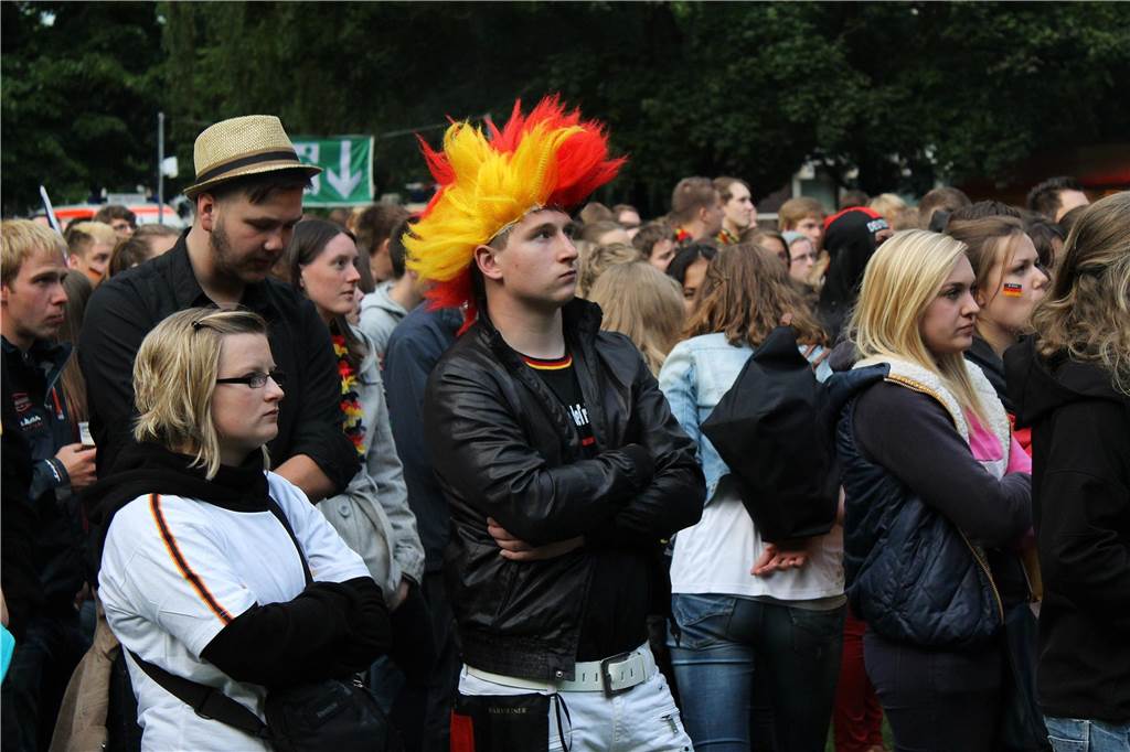 EM 2012: Lange mussten die Fans der deutschen Nationalmannschaft im Galen-Park zittern. Dafür war der Jubel nach dem 1:0 gegen Portugal groß.
