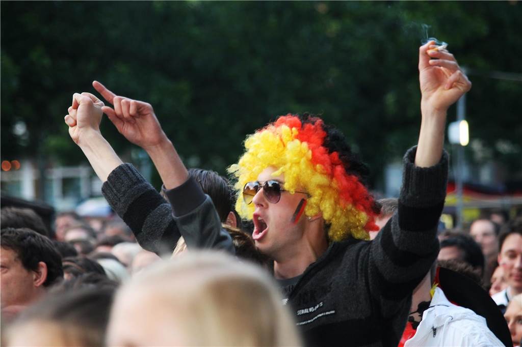 EM 2012: Lange mussten die Fans der deutschen Nationalmannschaft im Galen-Park zittern. Dafür war der Jubel nach dem 1:0 gegen Portugal groß.