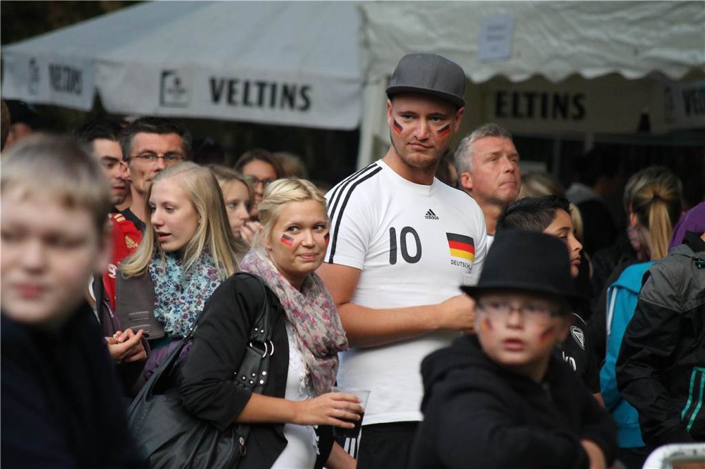 EM 2012: Lange mussten die Fans der deutschen Nationalmannschaft im Galen-Park zittern. Dafür war der Jubel nach dem 1:0 gegen Portugal groß.