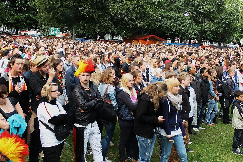 EM 2012: Lange mussten die Fans der deutschen Nationalmannschaft im Galen-Park zittern. Dafür war der Jubel nach dem 1:0 gegen Portugal groß.