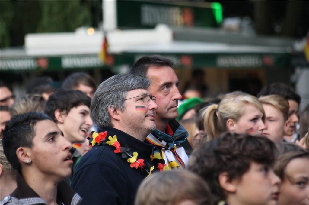 EM 2012: Lange mussten die Fans der deutschen Nationalmannschaft im Galen-Park zittern. Dafür war der Jubel nach dem 1:0 gegen Portugal groß.