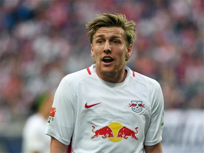 Forsberg-Berater: Keine weiteren Gespräche über Wechsel Emil Forsberg hat sich mit einem Verbleib beim Fußball-Bundesligisten RB Leipzig vorerst abgefunden. Foto: Hendrik Schmidt