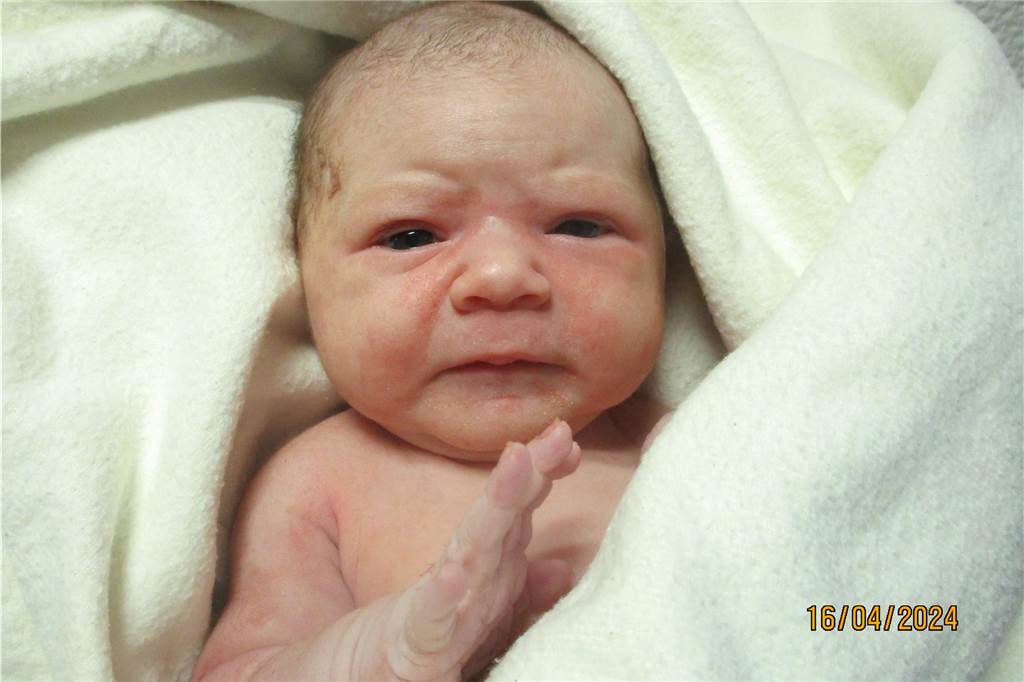Emilia, geboren am 16. April.