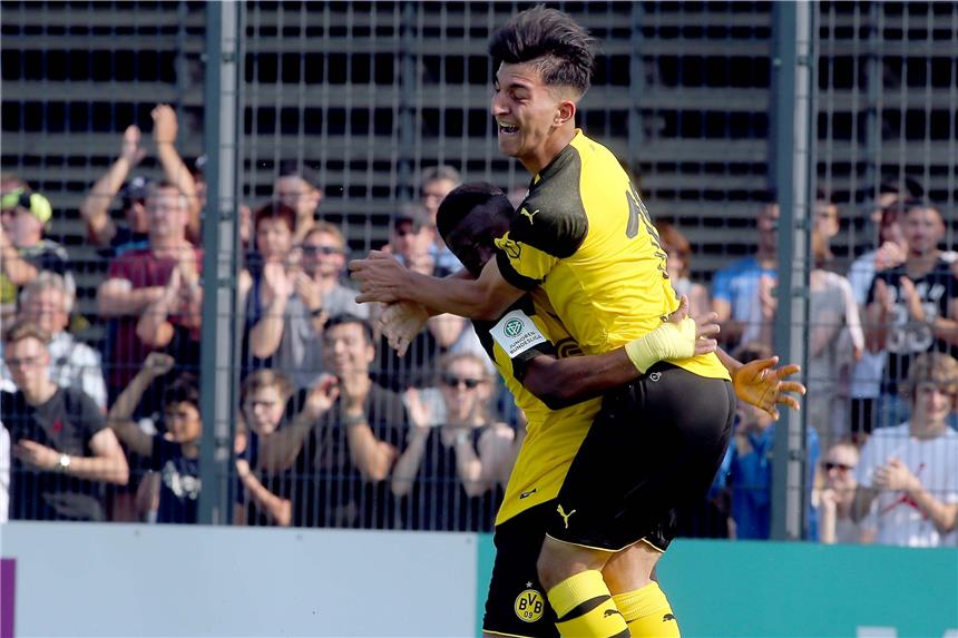 Terzi und Moukoko sichern Dortmund das Traum-Endspiel Emir Terzi krönte seine starke Leistung mit dem Führungstor und ebnete damit den BVB-Weg ins Finale.