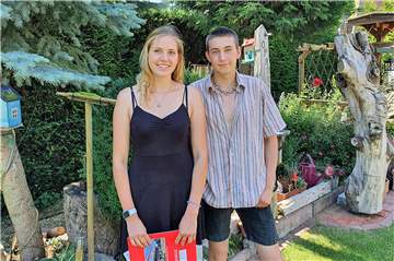 Emma Brinkmann (19) und Michel Stalliwe (19) sind nach der Profilschule Ascheberg weiter zur Schule gegangen und haben beide das Abitur gemacht.