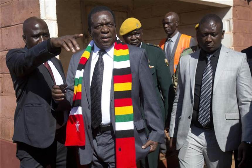 Skepsis über Neubeginn in Simbabwe Emmerson Mnangagwa, Präsident von Simbabwe, nachdem er seine Stimme abgegeben hat. Foto: Jerome Delay/AP