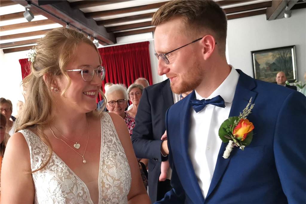Hochzeit im Herzen von Dorsten: Paula und Benedikt gaben sich Ja-Wort Emotionale Momente im Alten Rathaus in Dorsten gibt es bei den Hochzeiten immer wieder, so wie auch beim Traumpaar 2023 der Dorstener Zeitung mit Paula und Benedikt.