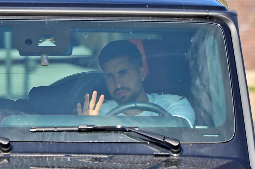 Emre Can kommt am Trainingsgelände in Brackel an.