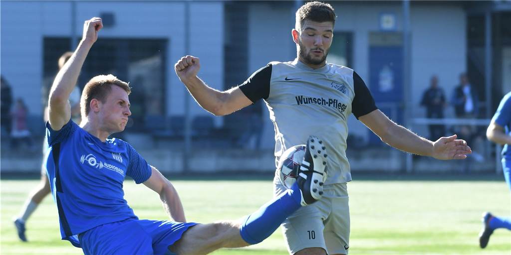 FC Frohlinde verliert Partie gegen Spitzenreiter FC Altenbochum und einen wichtigen Spieler Emre Hamut (r) und sein FC Frohlinde unterlagen dem Spitzenreiter FC Altenbochum mit 2:4.
