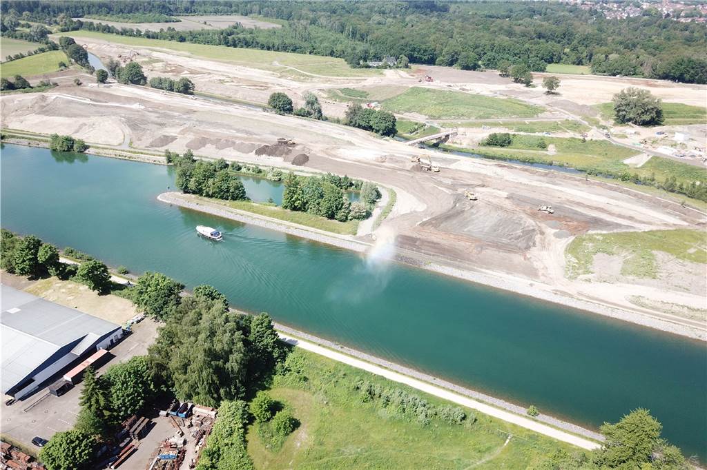 Am Wochenende in Castrop-Rauxel: Castropiade, Emscher-Baustelle und Weinfest Emscherland 2020 war einst der Titel für diese Riesen-Baustelle im Umfeld von Rhein-Herne-Kanal und Emscher in Henrichenburg. Hier werden riesige Mengen Erdmassen verschoben. Unter anderem wird hier die Brücke "Sprung über die Emscher" gebaut.
