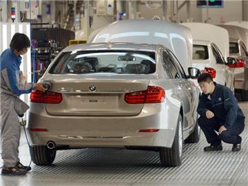 Endabnahme eines BMW 320 LI im Fertigungswerk der BMW-Brilliance Automotive in Shenyang-Tiexi. Foto: Rainer Jensen/Archiv