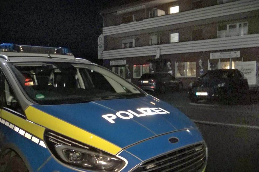 Mecke, Mord und Missbrauch: Die größten Gerichtsprozesse im Jahr 2024 Ein Wagen der Polizei steht vor der Pizzeria da Marco in Werne.