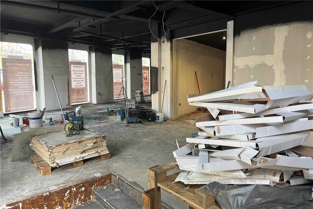 Lünen statt Düsseldorf: Besondere Holzprodukte ziehen ins Bürohaus Brauch Ende Mai herrschte noch eine Großbaustelle im dem zukünftigen Laden von „Woodstyle360“.