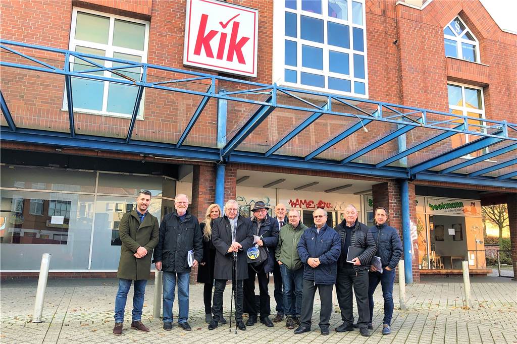 Rossmann, Woolworth und Co. kommen später als geplant in den Dortmunder Westen Ende November 2019 stellte Investor Rüdiger W. Pinno Vertretern der örtlichen Politik und einigen Einzelhändlern die ersten Pläen für die Galerie Konze Dortmund vor.