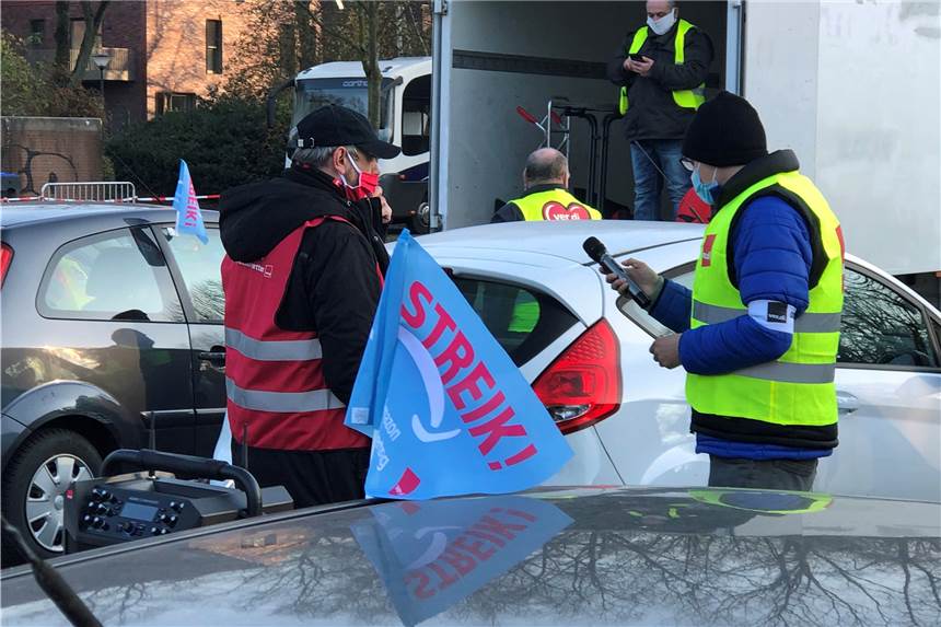 Streik bei Amazon Werne: Hat der Ausstand wirklich keine Auswirkungen? Ende November 2020 organisierte Verdi in Werne einen Auto-Streik gegen Amazon auf dem Solebadparkplatz. Jetzt wird wieder gestreikt.