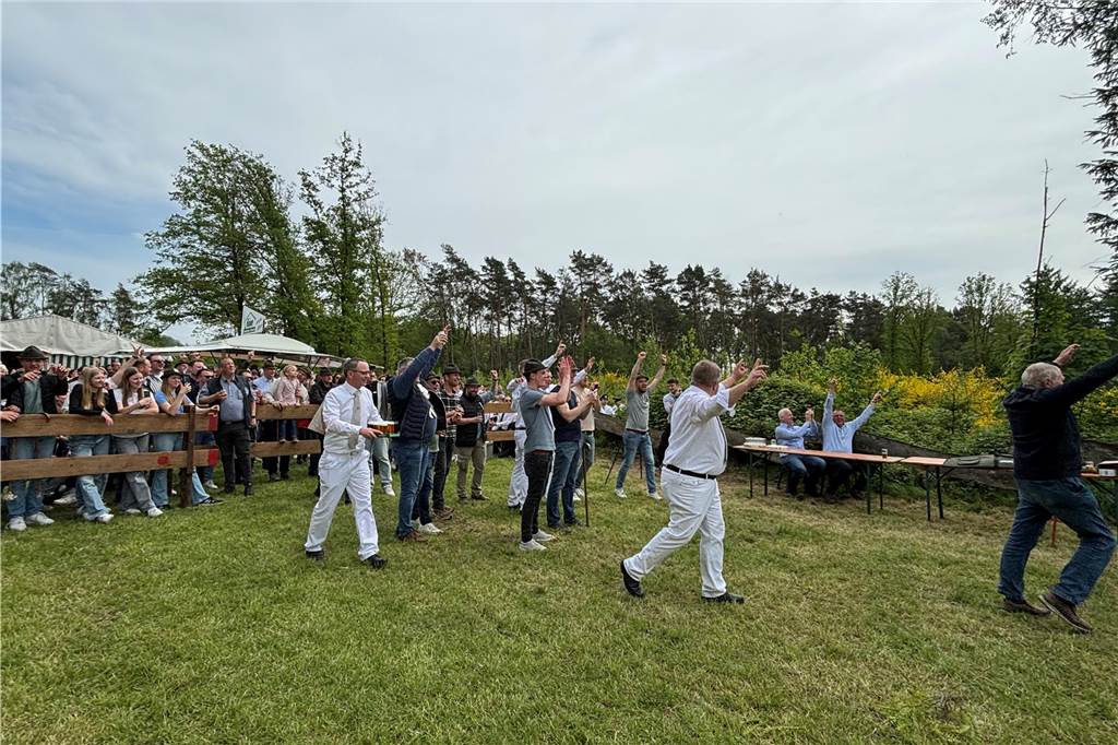 Jubelnde Menschen