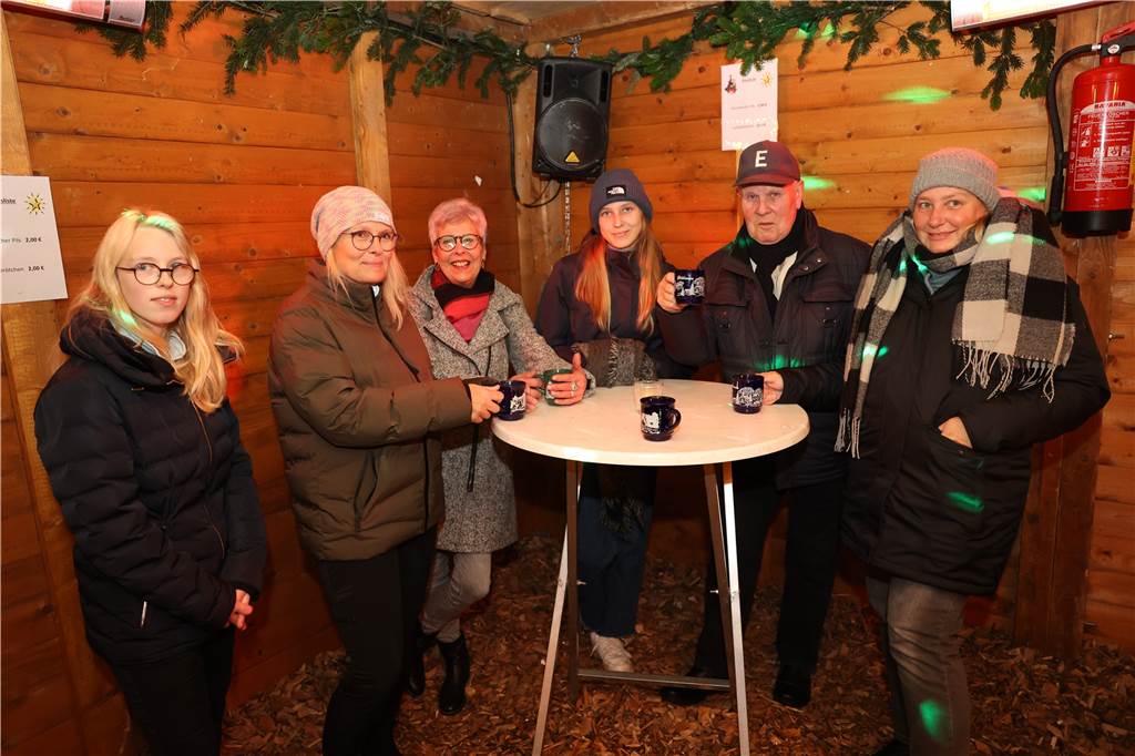 Adventsmarkt: Bürgermeister Orlowski begeistert, obwohl er verliert Endlich einmal wieder gemeinsam zum Vorweihnachtsbummel! Das haben sich am Wochenende viele gedacht in Selm.