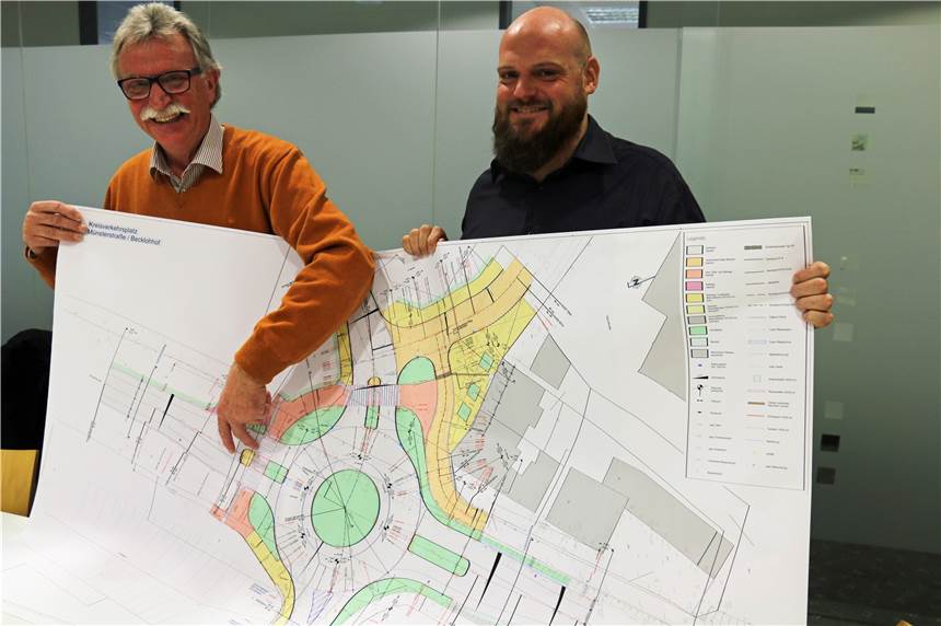 Abriss der Fußgängerbrücke über Münsterstraße - B54 am Wochenende voll gesperrt Endlich kann es los gehen: Gisbert Bensch (l., Projektleiter) und Adrian Kersting (Tiefbauamtsleiter) verkünden den Start für den Abriss der Fußgängerbrücke über die Münsterstraße.