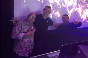 Endlich wieder auf einer Party auflegen: Das wünscht sich Thomas Averkamp (M.) alias DJ Tom.