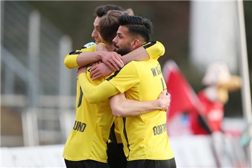 Endlich wieder Grund zum Jubeln: Der BVB II gewann bei den Sportfreunden Siegen deutlich mit 4:0.