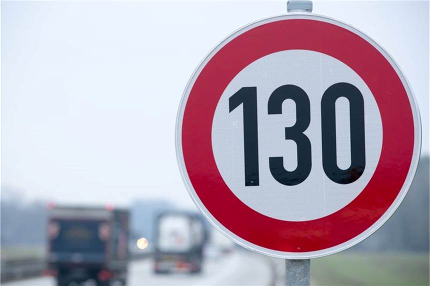 Sparmaßnahmen: Bald Tempo 130 auf Autobahnen? Energiesparen: Kann ein Tempolimit helfen?