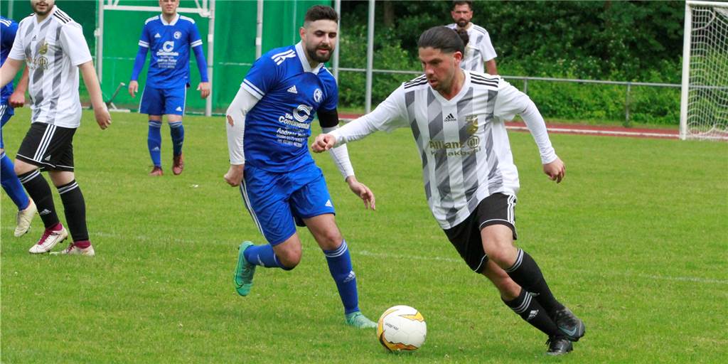 Eintracht Werne startet ohne Kapitän Enes Akyüz in die Saison Enes Akyüz (r.) wird Eintracht Werne zum Saisonstart fehlen.