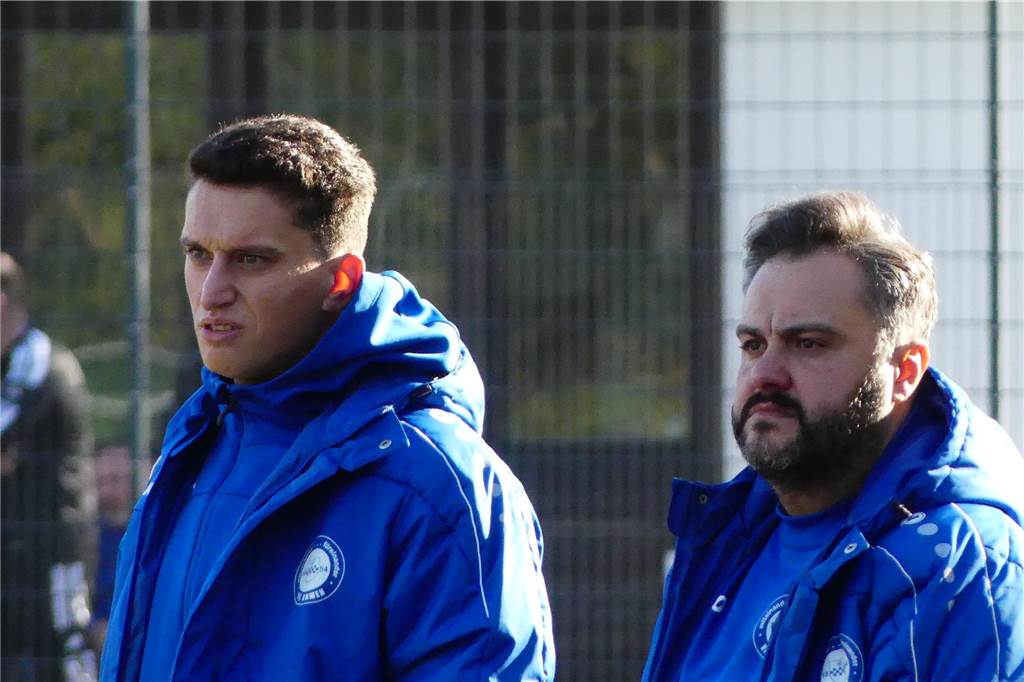Nach Spielabbruch: VfL Kamen und RW Ahlen reagieren: „Das ist beiden Vereinen peinlich“ Enes Karaaslan trainiert die A-Junioren des VfL Kamen weiter, nachdem Cüneyt Baysan (r.) zurückgetreten ist.