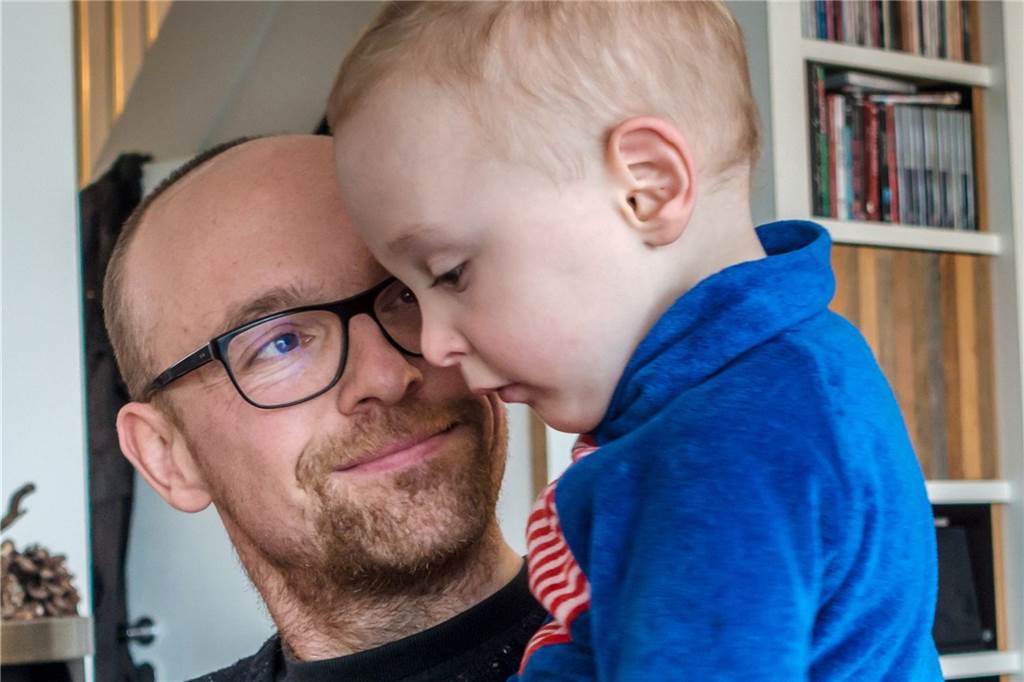 Hilfe für junge Familien: Wie Gustav zu seiner Leihoma kam Enge Bande: Uwe und Maja lieben ihren Sohn über alles und haben Gustav sogar eine Leihoma geschenkt.